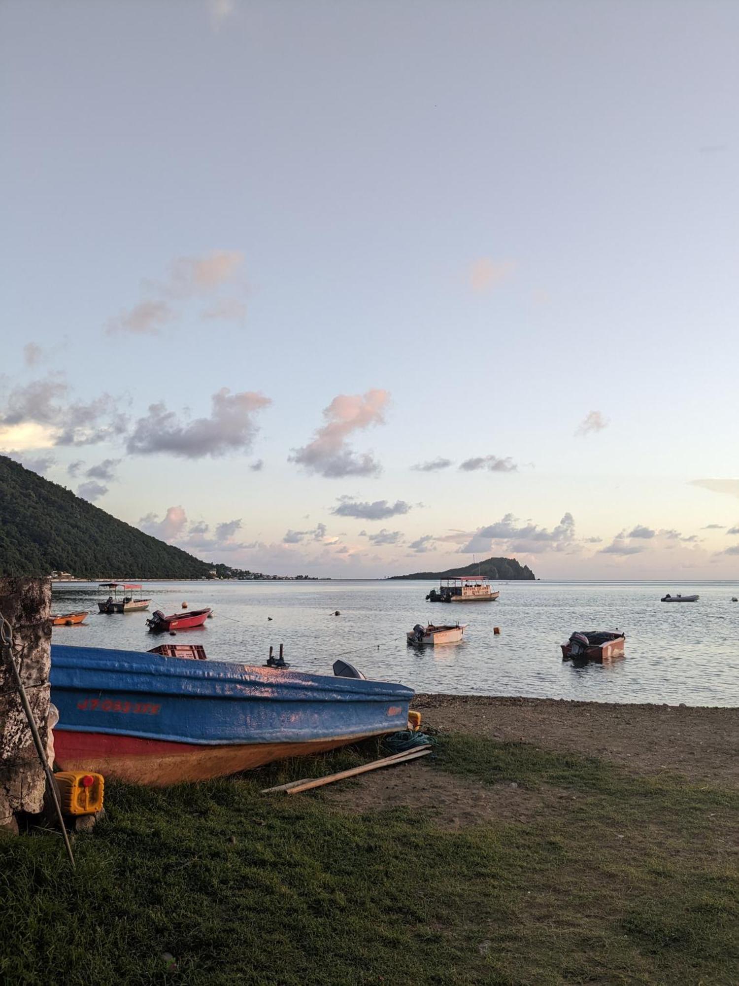 Rainbow Heights Apartment, Soufriere Kültér fotó